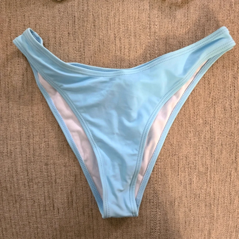 Light Blue Bikini with Shell Ribcage Chain Accents Sz Small A cup Top, 26" NWOT - Picture 3 of 6